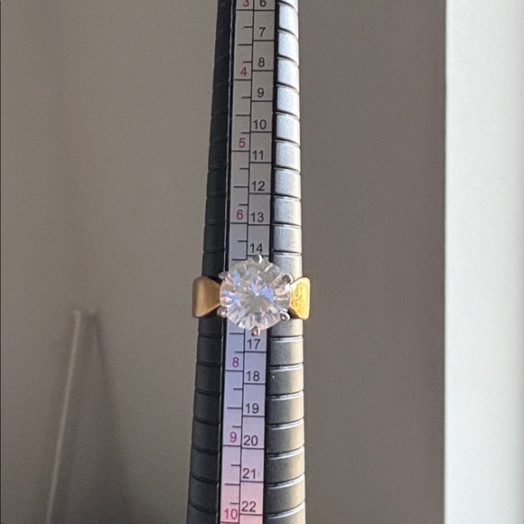 EUC Round Brilliant Cut Soltaire Diamond-Toned Thick Gold Band Ring - Picture 8 of 11